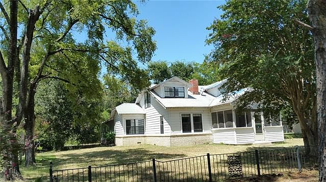 1st image of 105 Woodland St