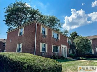 31 York Dr APT 2A, Edison, NJ 08817