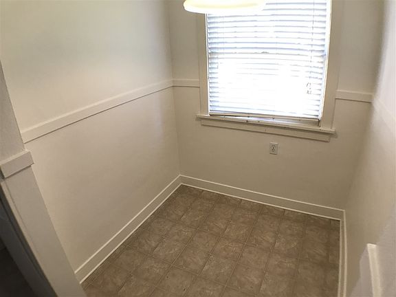 5th image of 2119 E Illinois Ave