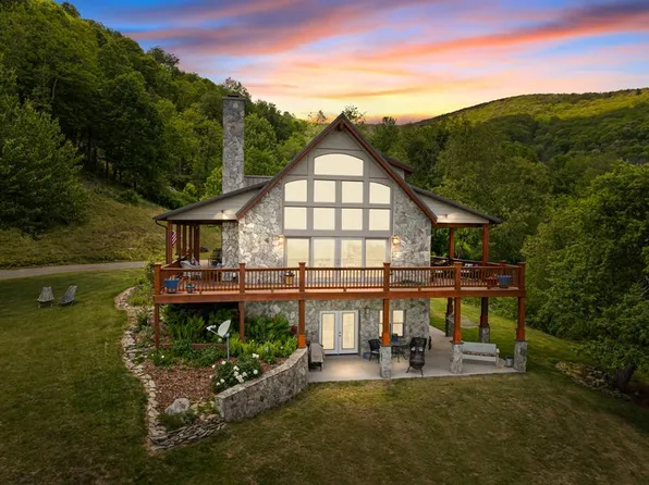 1336 Point Lookout Ln, Independence, VA 24348