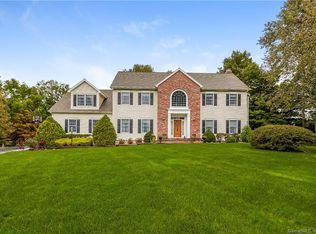 2 Chelsea Dr, New Fairfield, CT 06812