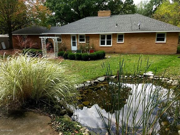 3rd image of 3966 Filkins Dr NE