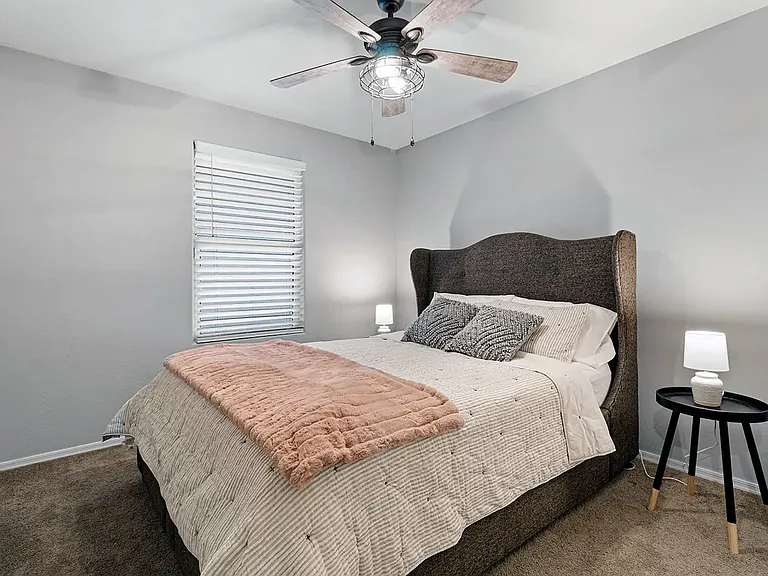 3915 E Liberty Ln — Photo 9