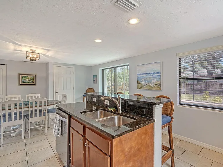 6061 Border Ln — Photo 11