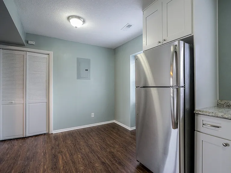 4115 & 4117 Warwick Blvd — Photo 11