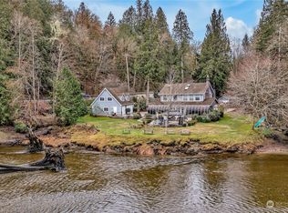 8320 E Grapeview Loop Rd, Allyn, WA 98524