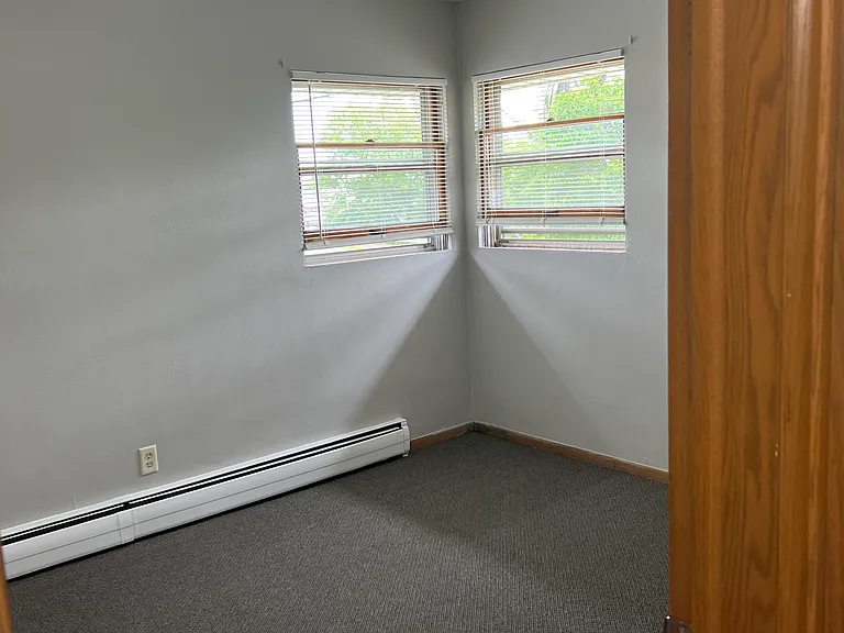 958 Manvel St #6 — Photo 8
