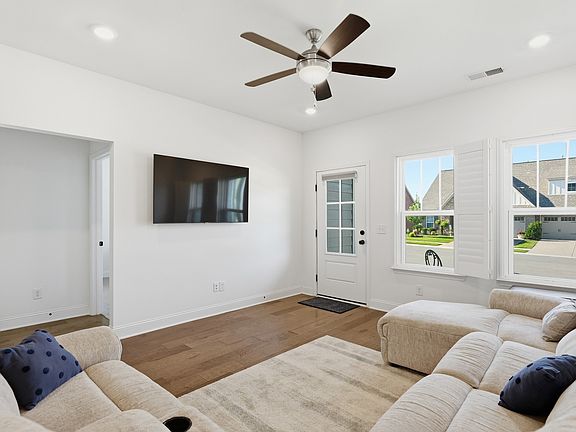 4th image of 1576 Cedarbrooke Ln