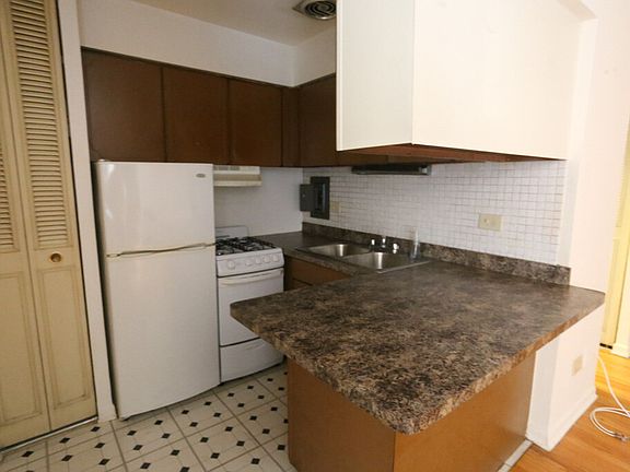 4th image of 3160 N Cambridge Ave #D403