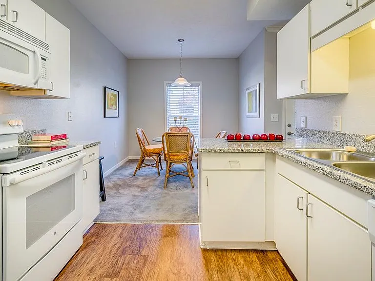 South Bluffs Apartments — Photo 63