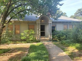 2205 W Oak St, Denton, TX 76201