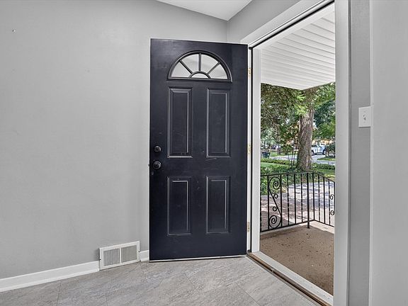 4th image of 227 Devonshire Dr