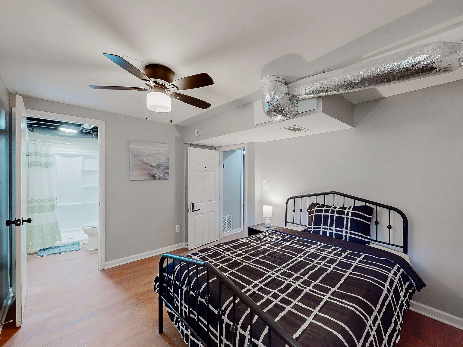 4 bed, 7.0 bath, 2047 sqft, $957 — Photo 2