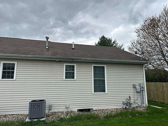 3rd image of 222 Tanglewood Dr