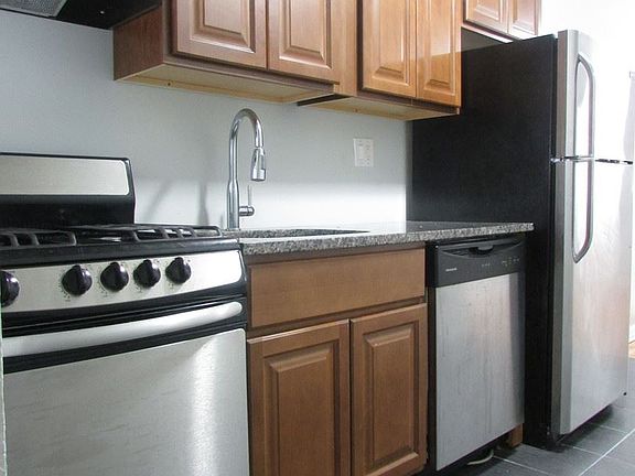 5th image of 525 N 33rd St #1