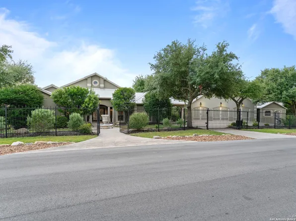 948 Cougar Drive, Canyon Lake, TX 78133