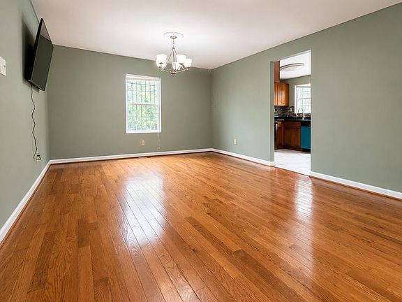 4th image of 123 Winters Ln