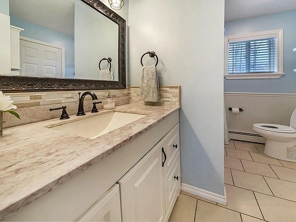 3rd image of 412 Lake Side Dr