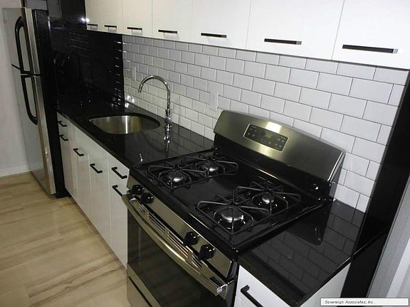 5th image of 260 Audubon Ave APT 14G