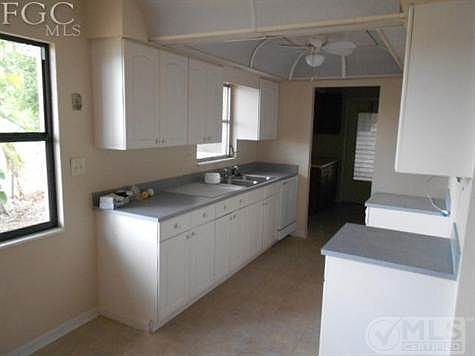 5th image of 724 Camellia Dr