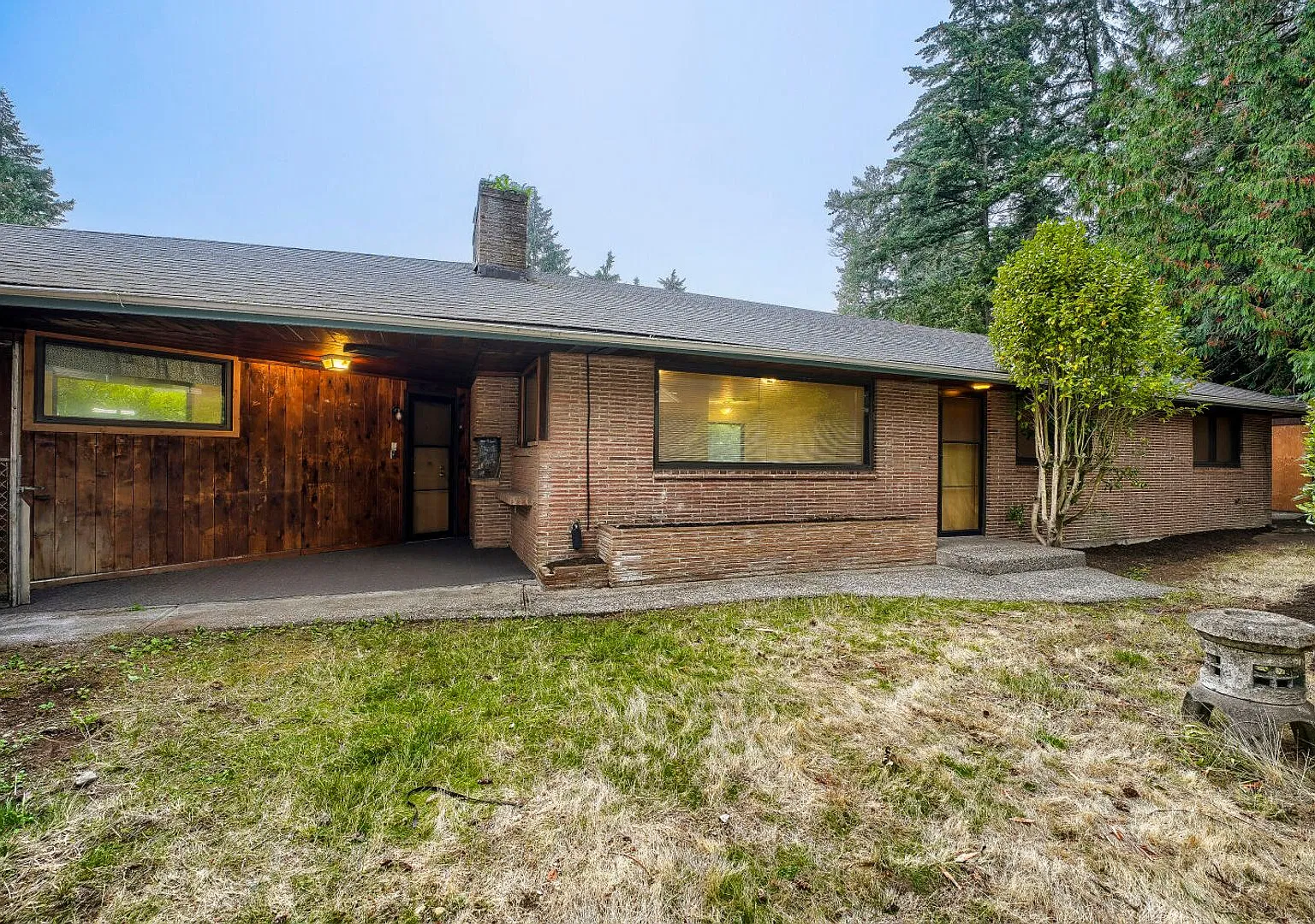 Ideally Located 3 Bed 1 Bath Burien Home w/ Huge Fenced Yard & Garage! — Photo 2