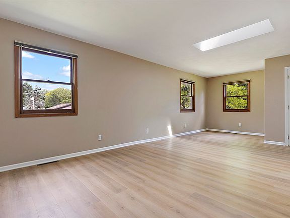 2nd image of 5008 Valentine Pl