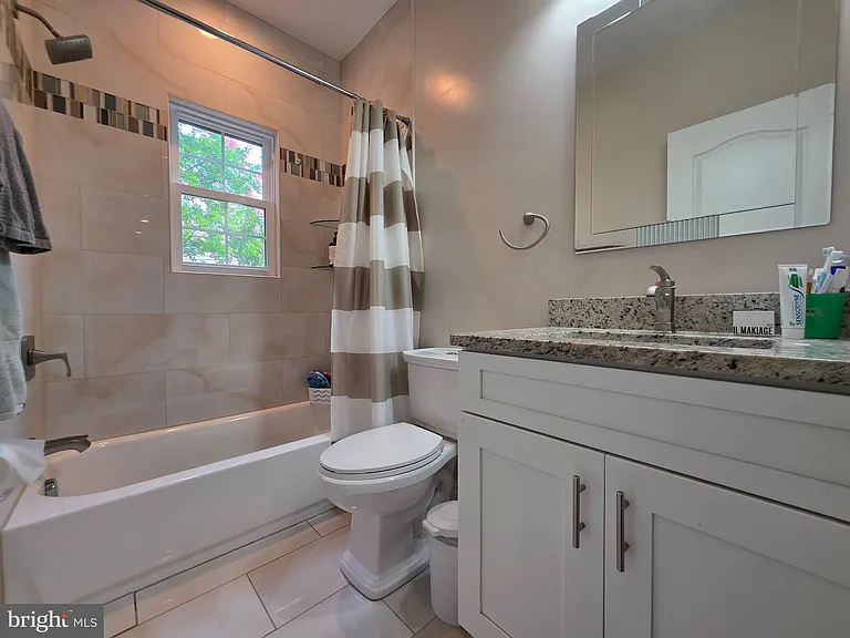 1138 S Harrison St — Photo 12