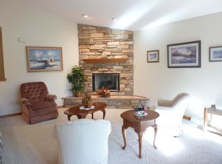 W154N6644 Marvel Dr, Menomonee Falls, WI 53051