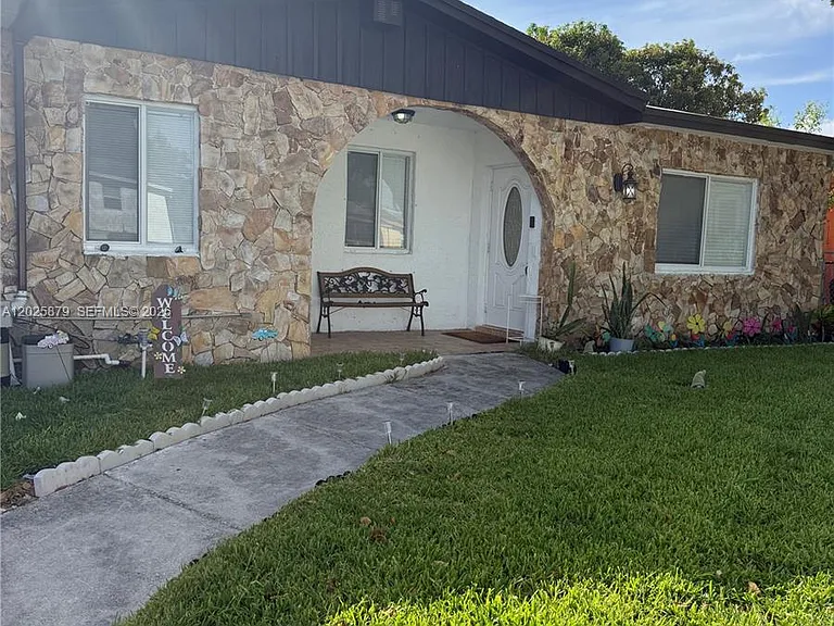 1816 NW 25th Ter — Photo 1