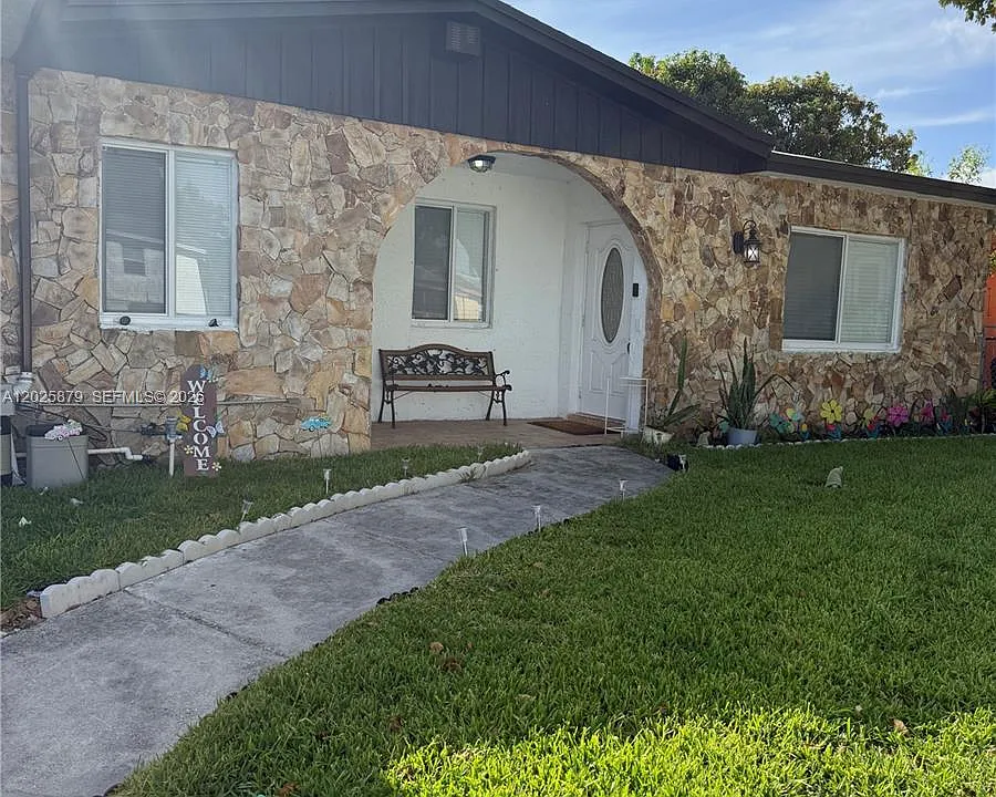 1816 NW 25th Ter