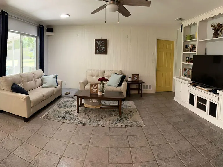 3452 NW 52nd Ave — Photo 4