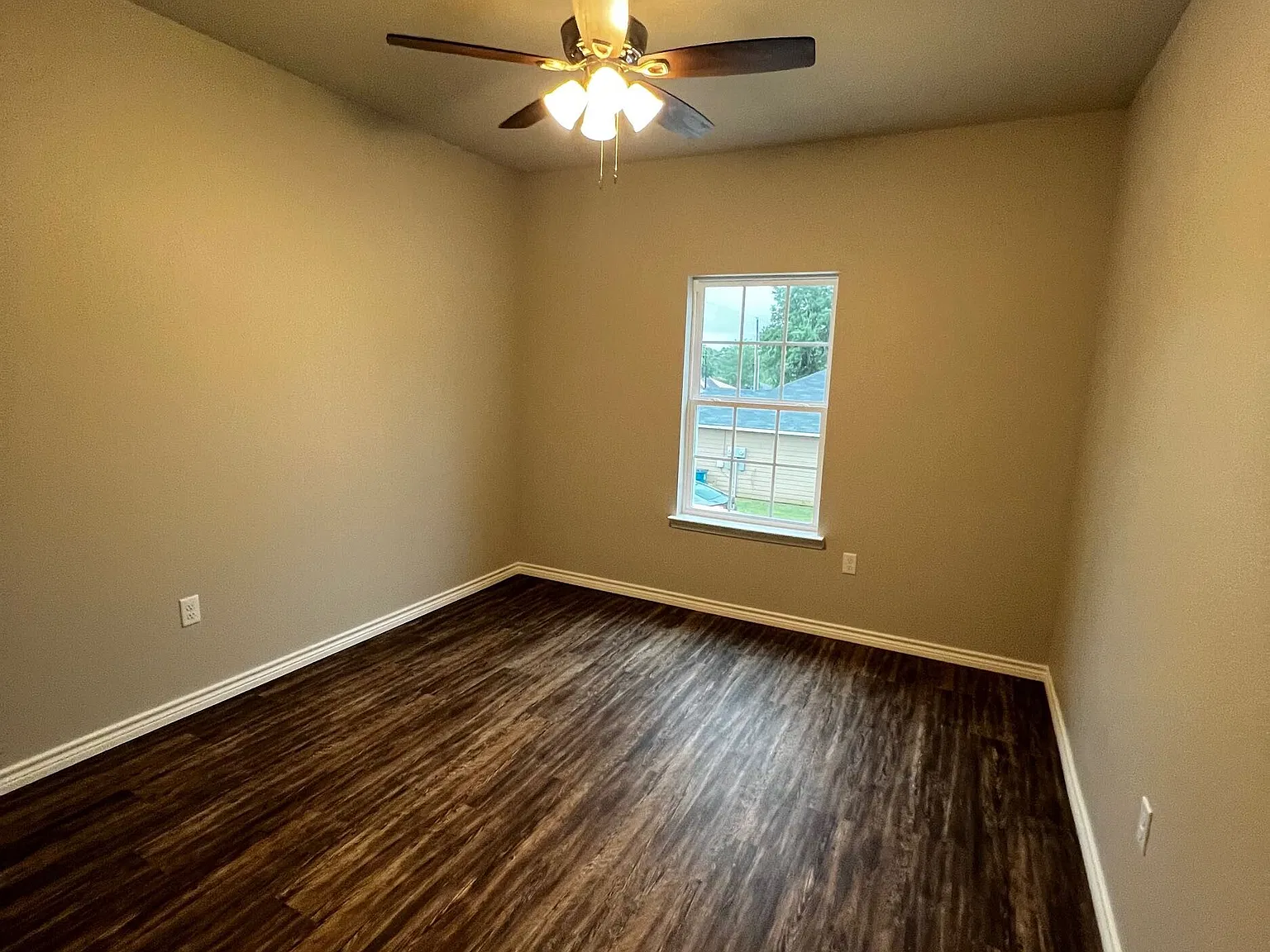 3 bed, 2.5 bath, 1990 sqft, $1,850 — Photo 4
