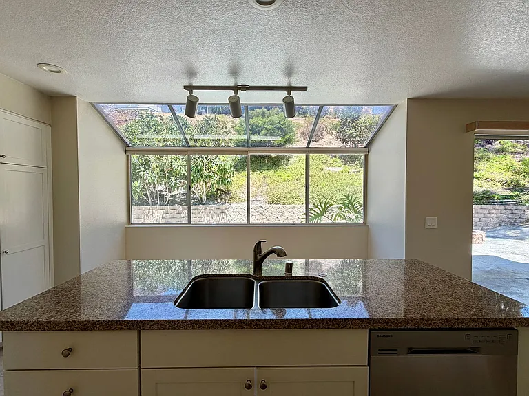3366 Waterford Dr — Photo 16