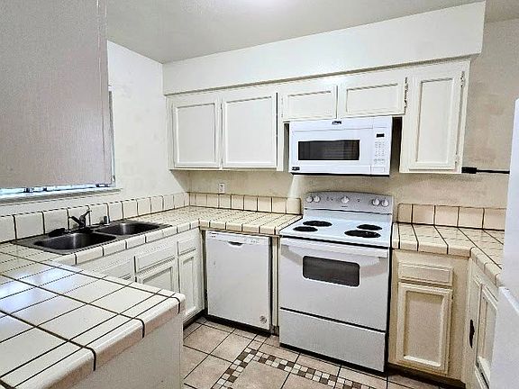 4th image of 1027 W Dakota Ave APT 105