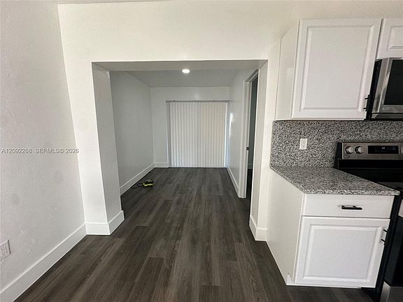 4th image of 821 NW 20th Ave