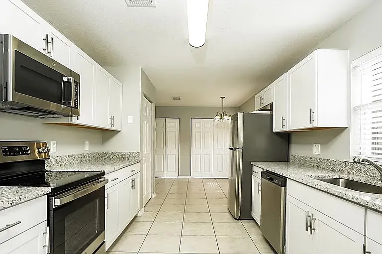 2573 SW 155th Ln — Photo 6