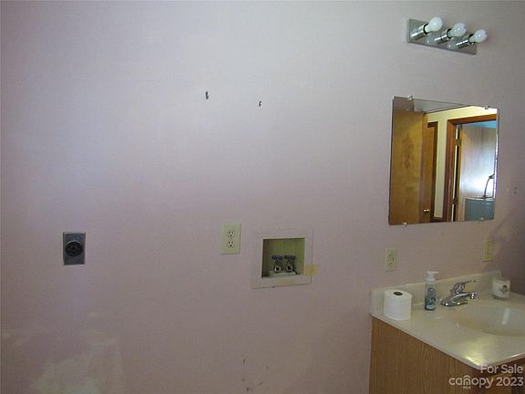 3rd image of 136 Hollins St