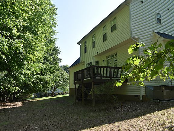 5th image of 9 Clover Hill Pl