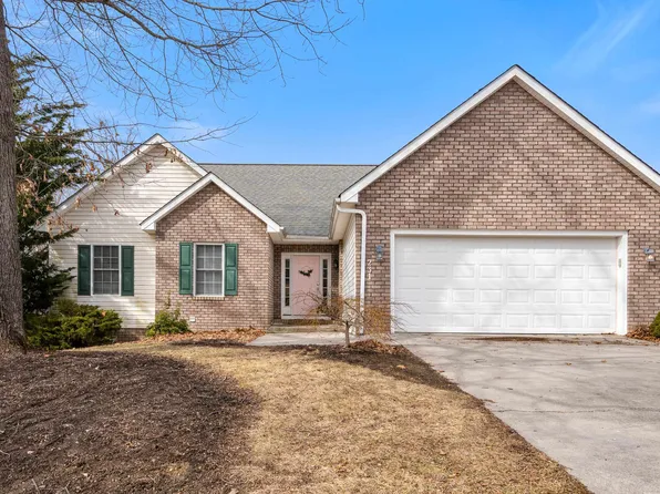 231 Mountain Breeze Dr, Blacksburg, VA 24060