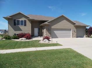 807 Hunters Ridge Rd, Brookings, SD 57006