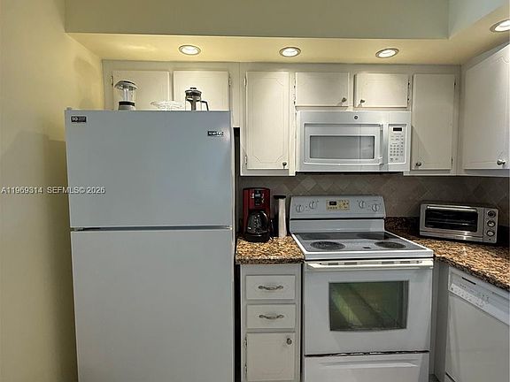 5th image of 127 Tuscany Ln #127-B