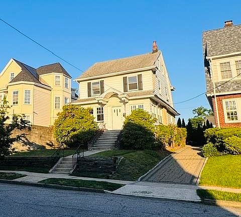 2nd image of 18 Pleasant Pl