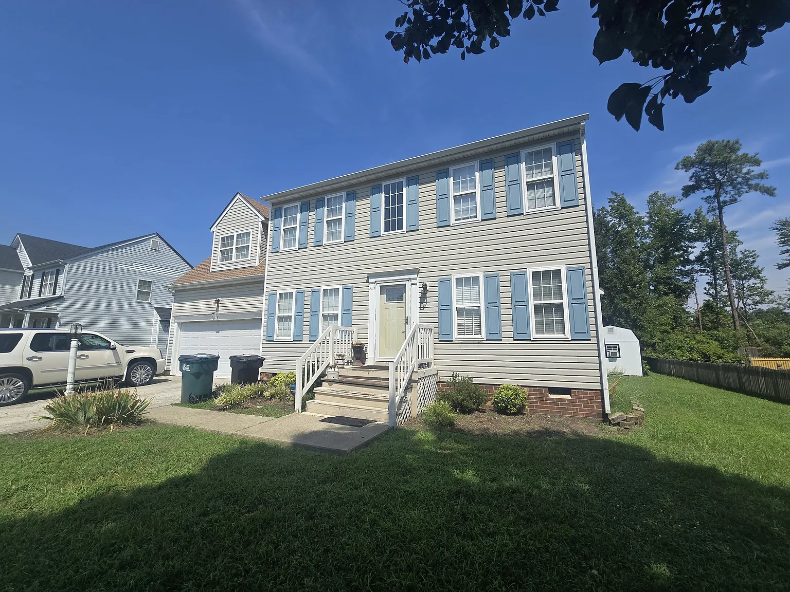 4 bed, 2.5 bath, 2300 sqft, $2,100 — Photo 1