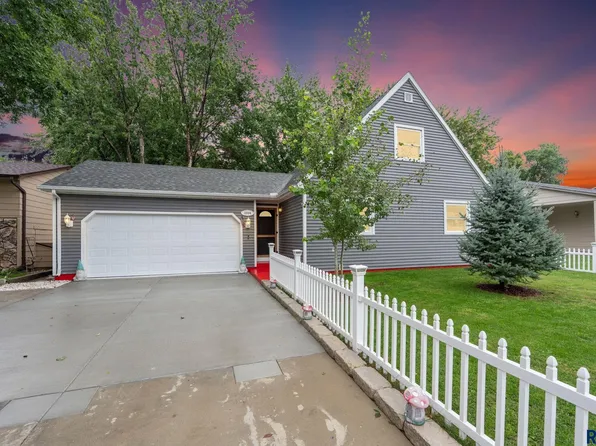 3204 S Greenwood Ave, Sioux Falls, SD 57106