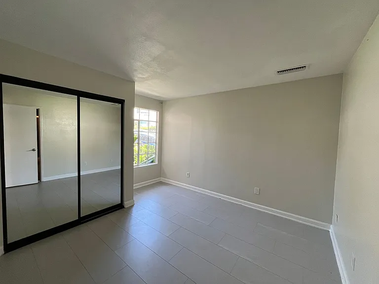 1121 Eureka St #1 — Photo 4