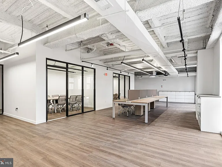 915 N Broad St #17-413 — Photo 26