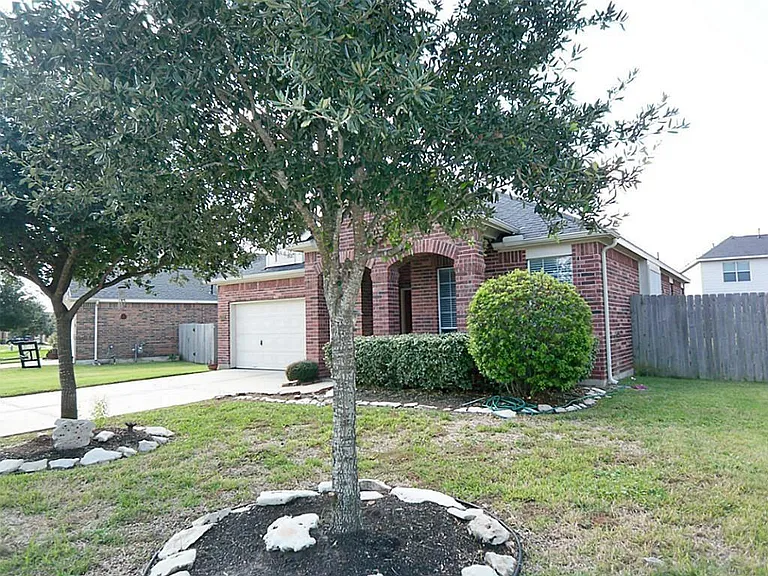 17207 Mossbriar Ln — Photo 2