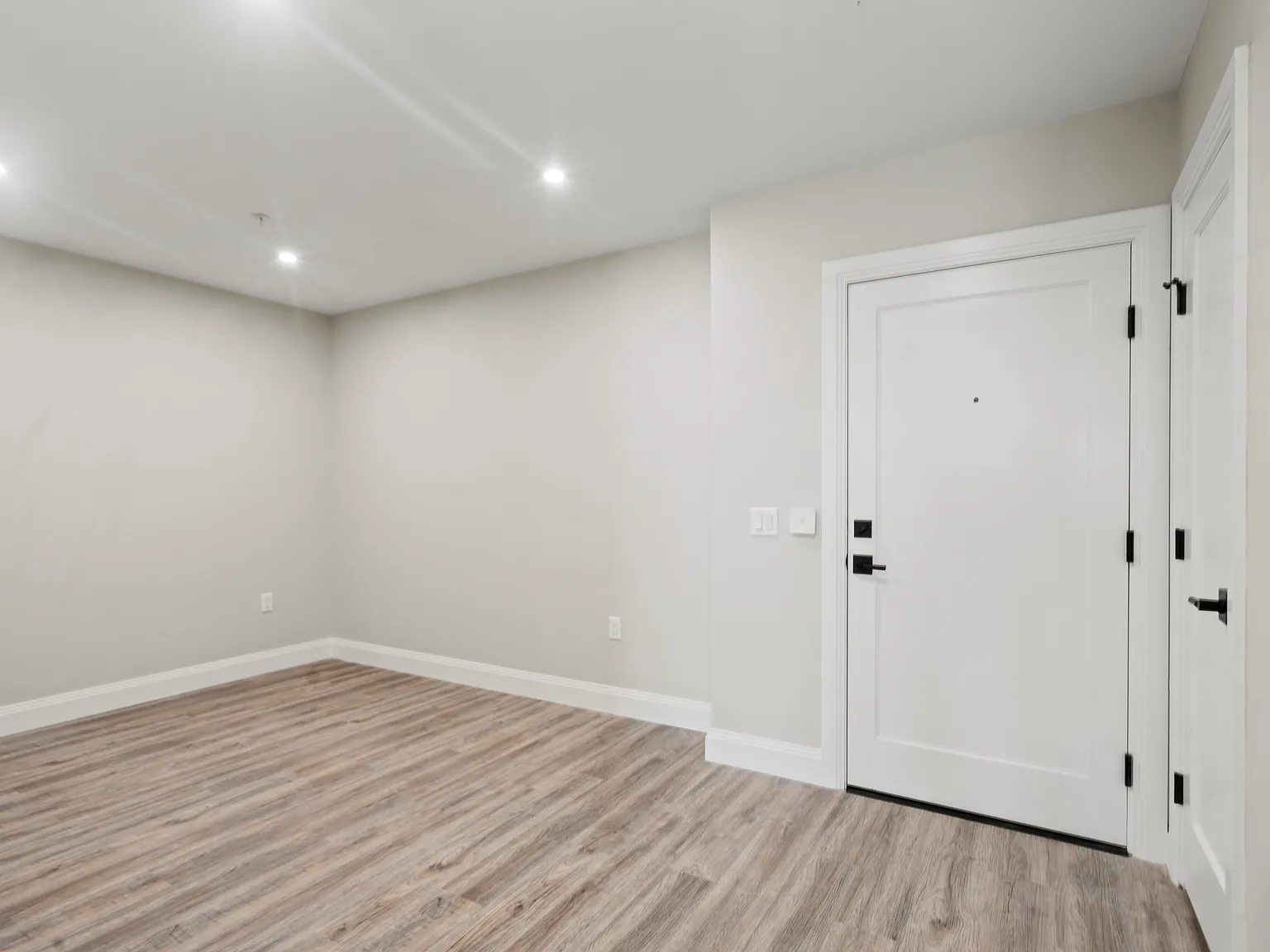 1 bed, $2,400 — Photo 3