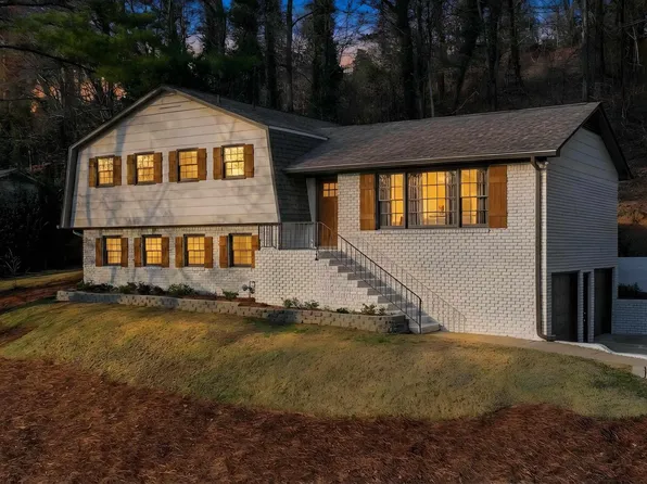 1528 Blind Brook Ln, Vestavia Hills, AL 35216