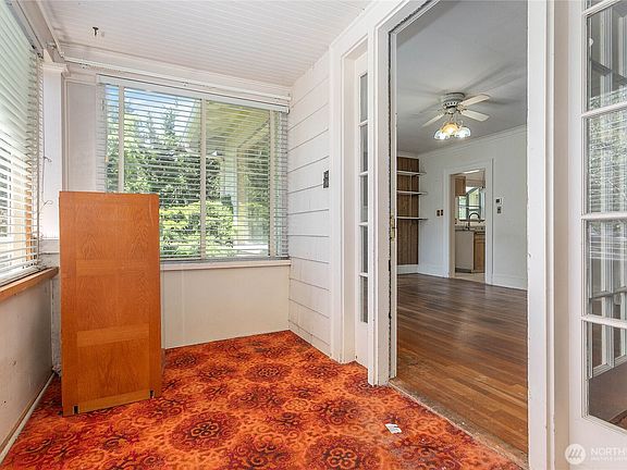 3rd image of 1610 E Maplewood Avenue